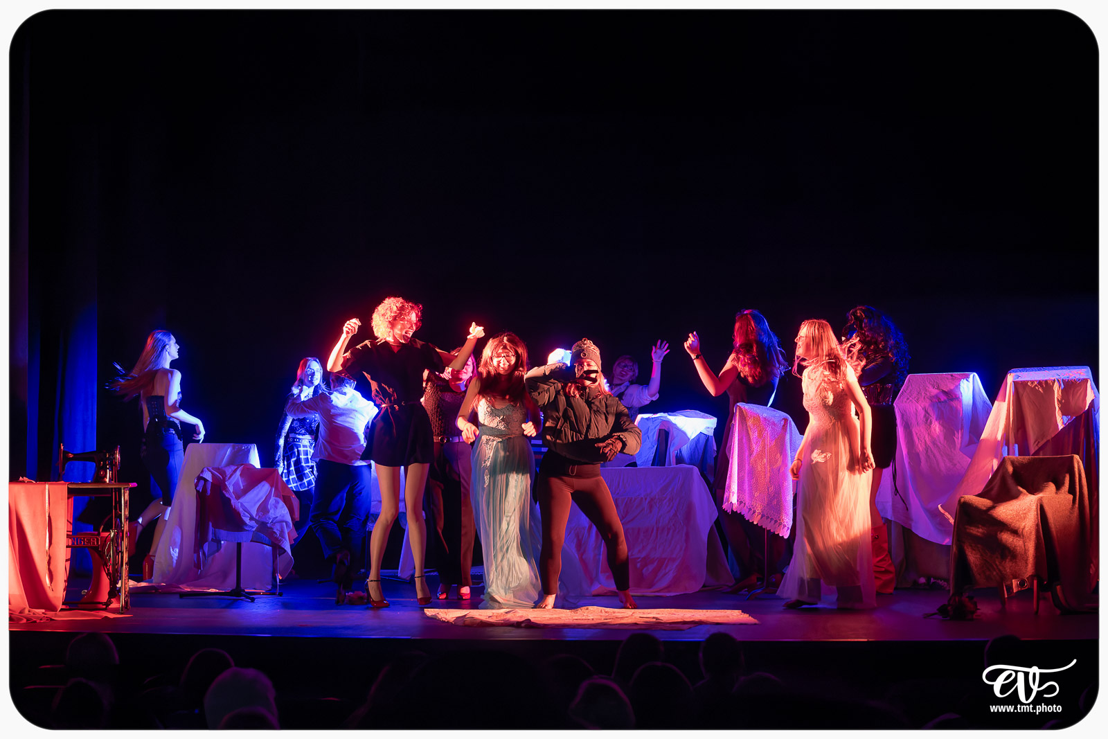 BLANCHE-NEIGE FOUTUE FORET